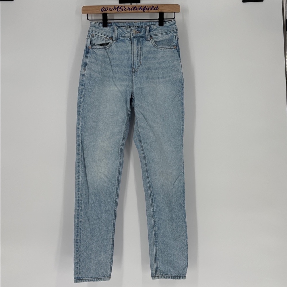 AMERICAN EAGLE Strigid high rise mom jeans size 00 short